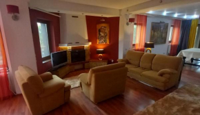 7rooms villa 4U iasihotel 35euro per room per night min 30days just 5min to airport¢